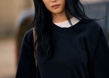 How to Blow Dry Hair Without Frizz in 7 Easy Steps