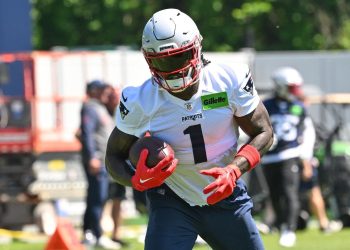 A.J. Brown injury update: Latest rumors, news on WR’s status for Patriots in Week 6