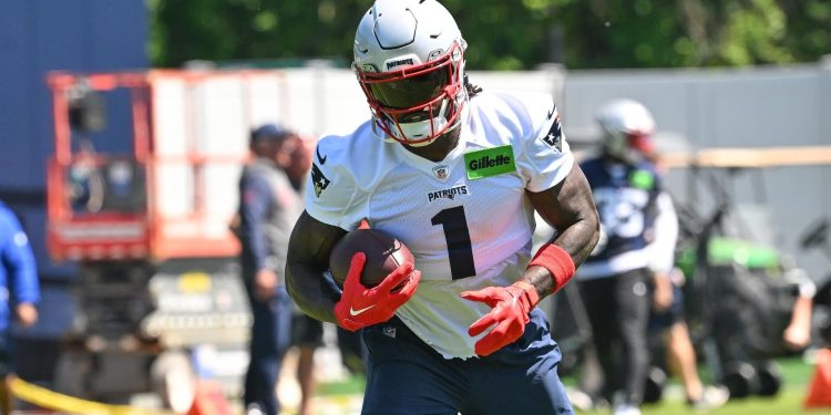 A.J. Brown injury update: Latest rumors, news on WR’s status for Patriots in Week 6