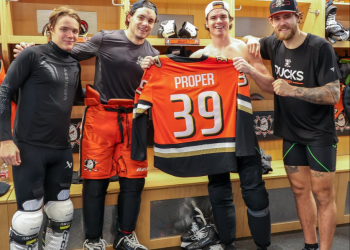 WATCH | Jeff Malott and the Anaheim Ducks go wild after his brother Mike Malott’s KO win