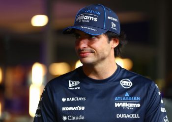 Horner voulait-il réellement recruter Sainz ? Le pilote Williams répond avec ironie