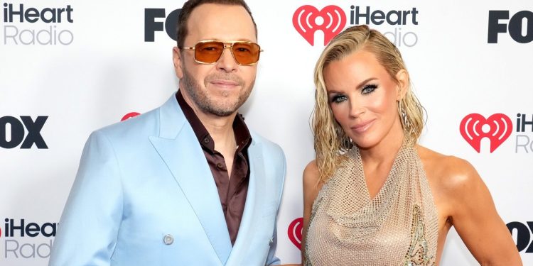 Jenny McCarthy and Donnie Wahlberg List Illinois Home for $2.8 Million