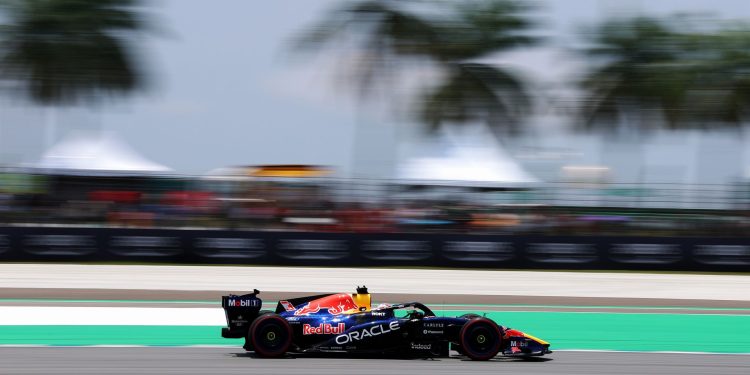 Verstappen apprécie la RB22 évoluée, Red Bull voit encore des faiblesses à corriger
