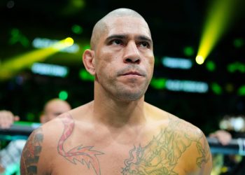 Alex Pereira allegedly considered leaving heavyweight before booking UFC 335 matchup