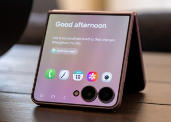 Samsung Galaxy Z Flip 8 Review: Iteration Overshadowed By Innovation
