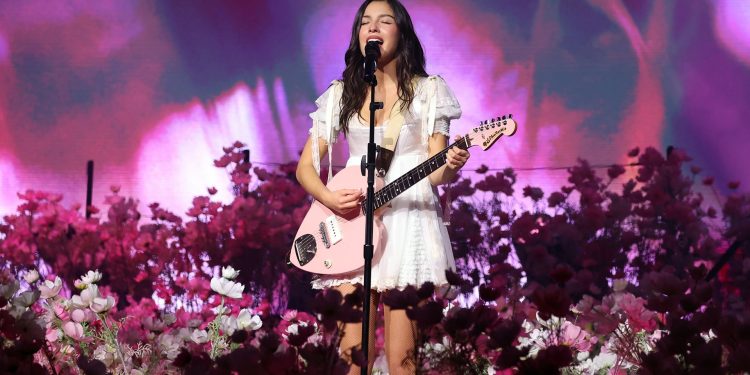 Olivia Rodrigo showcases heart-shaped guitar and custom Fender builds on her Unraveled Tour