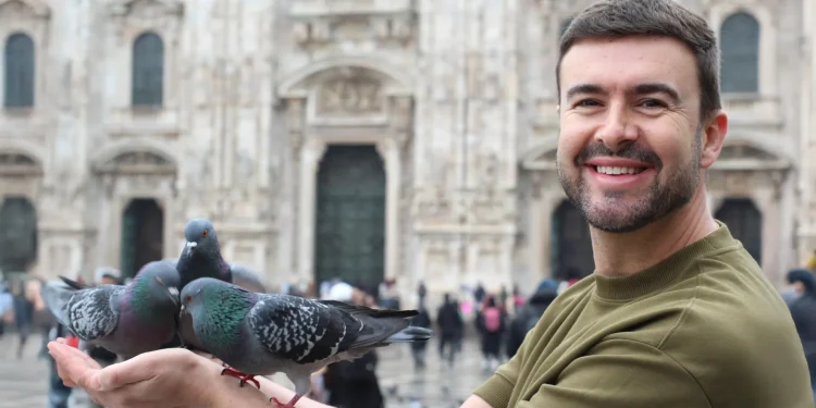 Birds are more afraid of women than men. Scientists have no idea why