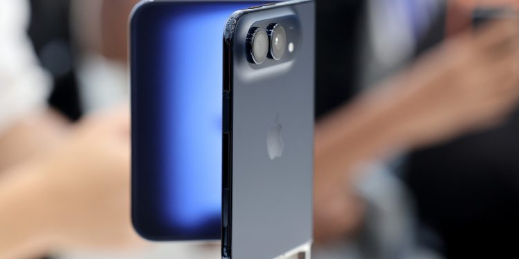 The 8 Best Apps Optimized For The iPhone Duo On Day One