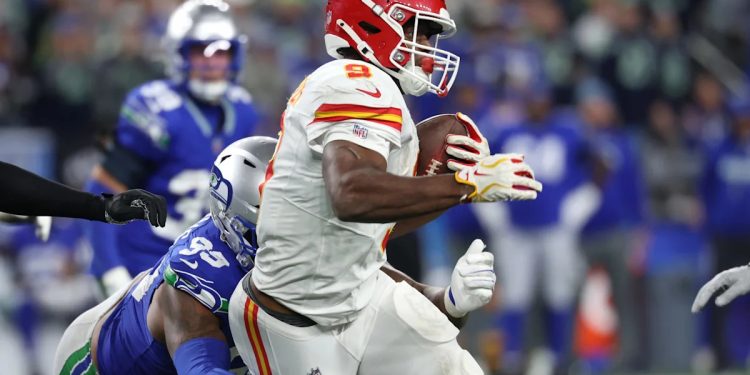 Chiefs RB Kenneth Walker Breaks Silence on Controversial Handshake Snub After Seahawks Loss