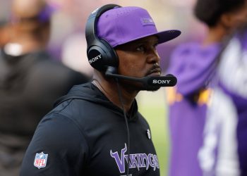 “Why Take On That Stress”: Vikings Legend Sends Clear Message to Brian Flores About Future HC Job Amid 6-0 Start