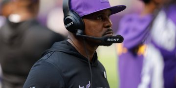 “Why Take On That Stress”: Vikings Legend Sends Clear Message to Brian Flores About Future HC Job Amid 6-0 Start